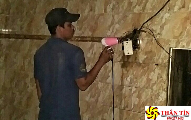 sửa điện bị rò rỉ âm tường