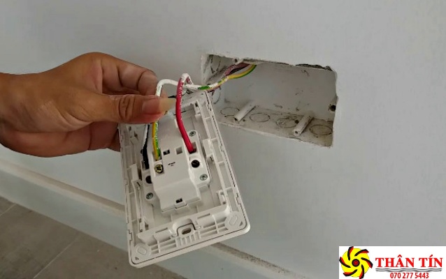 Thợ sửa điện, sửa ổ cắm điện tại nhà giá rẻ, nhanh chóng