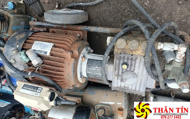 Các Yếu Tố Quyết Định Giá Máy Bơm Rửa Xe Cũ: