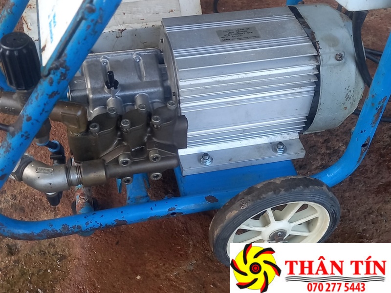 Cần mua mới, lắp đặt máy bơm nước rửa xe, thời gian bảo hành là bao lâu?