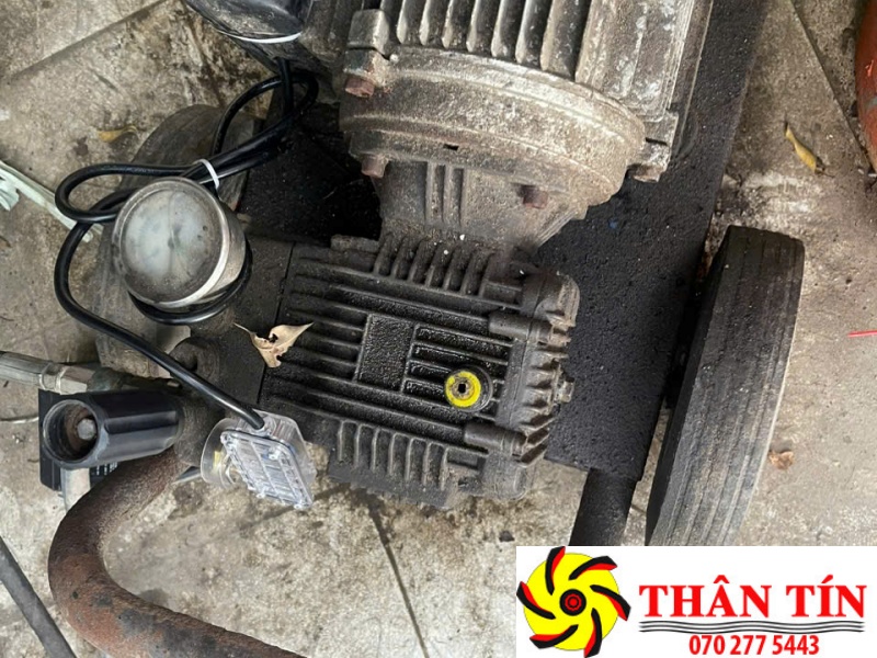 Sửa máy bơm rửa xe bị cháy motor, giá bao nhiêu?