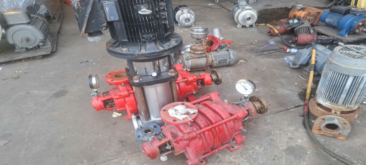 thợ sửa máy bơm PCCC