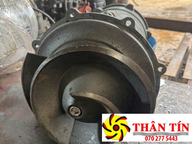 thay cánh quạt máy bơm chìm loại chính hàng với giá phải chăng