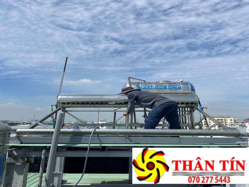 Đơn vị cử thợ đến sửa máy nước nóng NLMT