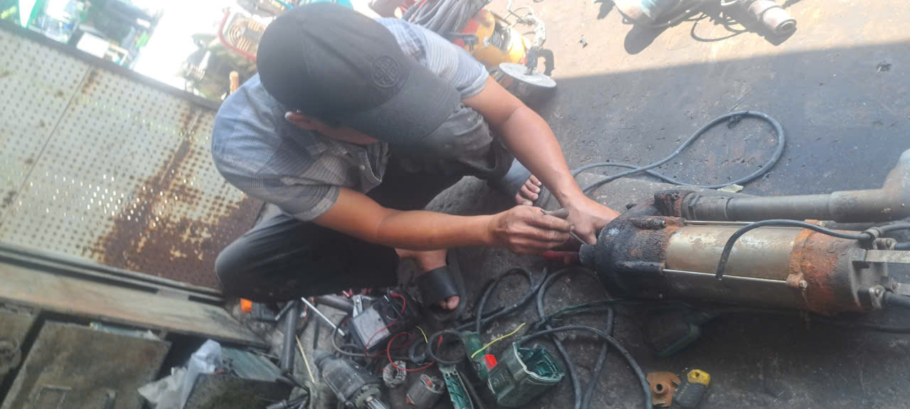 Sửa máy bơm chất thải không chạy, giá bao nhiêu?